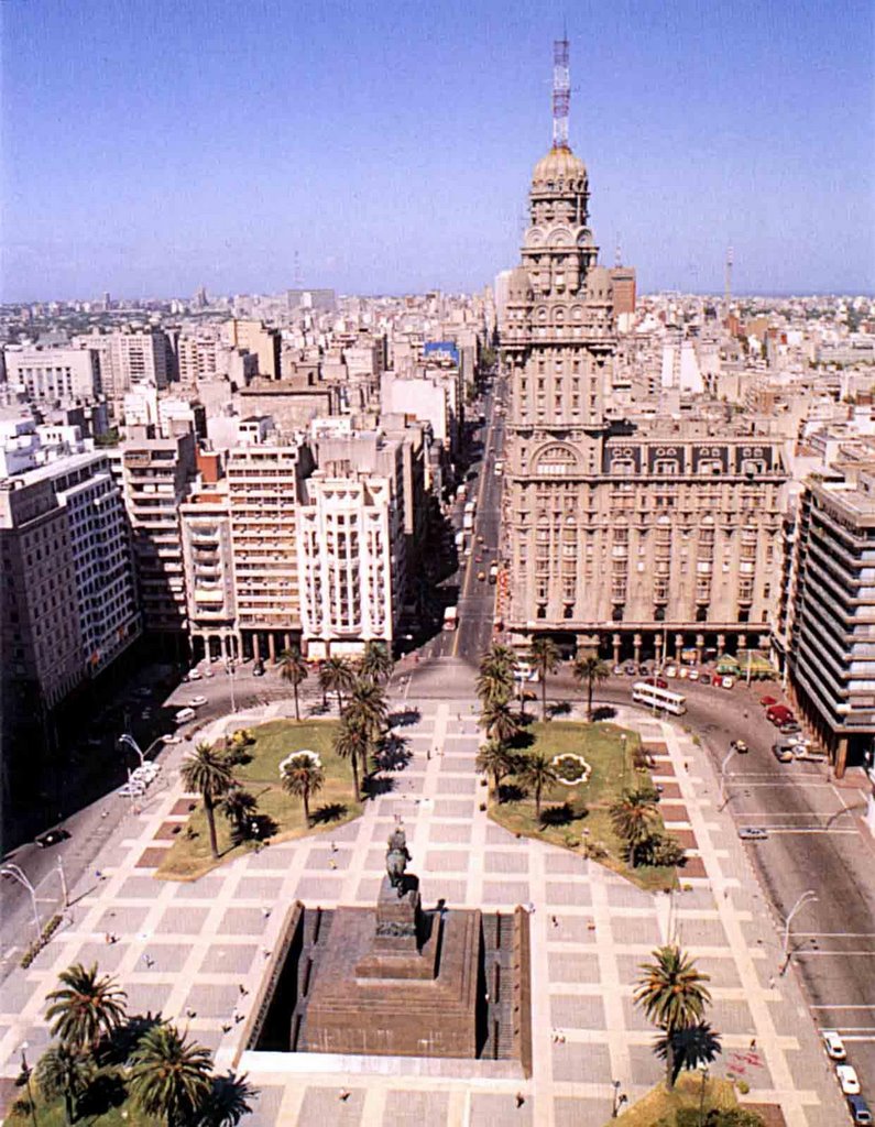 La plaza Independencia by andresp1