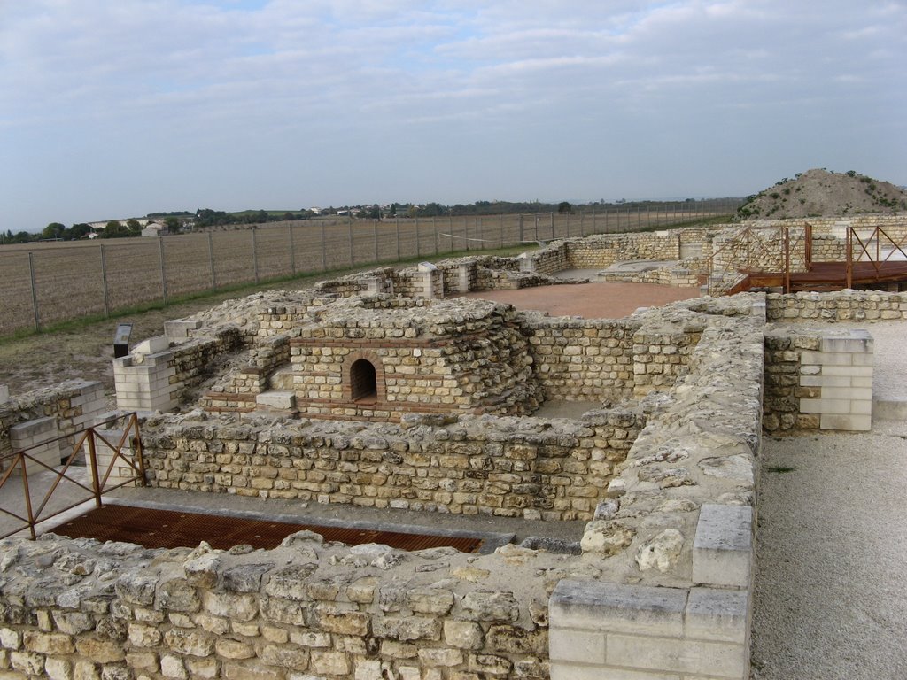 Barzan - Thermes gallo-romains - La chaufferie vue du NE by Laurent Guyard