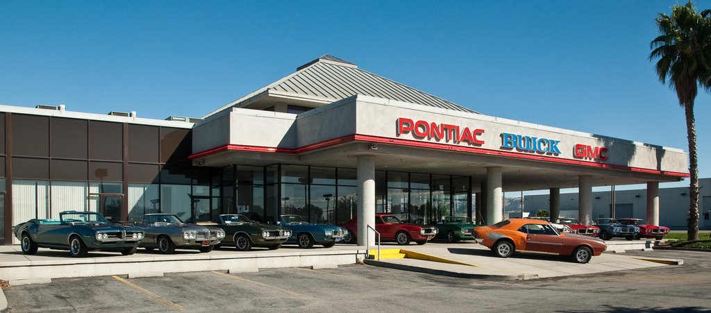 Old and New Pontiac by kpauley