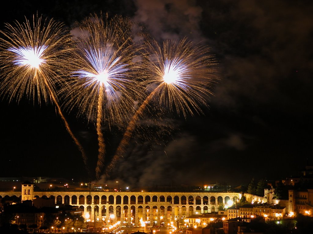 Segovia acueducto y fuegos artificiales 1 by mamarugan