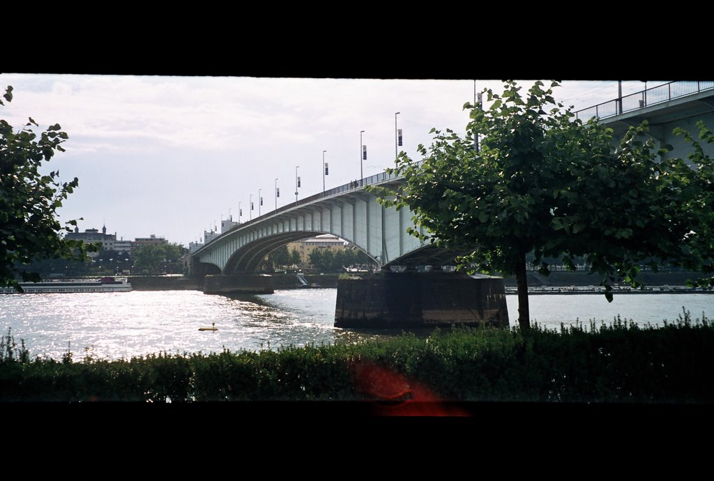 Kennedybrücke by Sebastian Maier