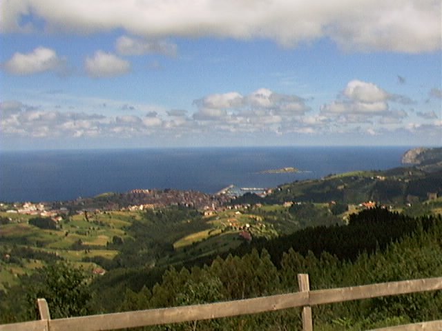 Vista Bermeo desde Sollube by www.eferro.net