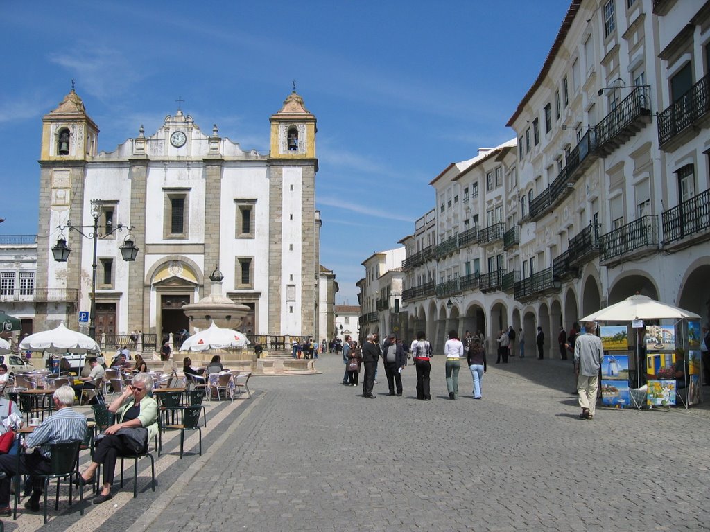 Igreja de Santo Antão. Praça di Giraldo, Évora, Portugal by Helvi H.