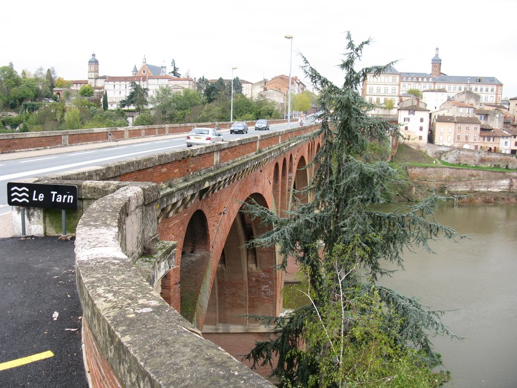 ALBI - Le Pont de 22 Août 1944 sur le Tarn by John-mike