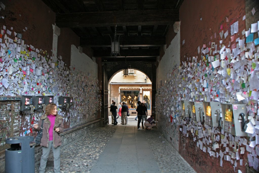 Gate to the Juliet house "Road to heaven is paved with good intentions" by longdistancer