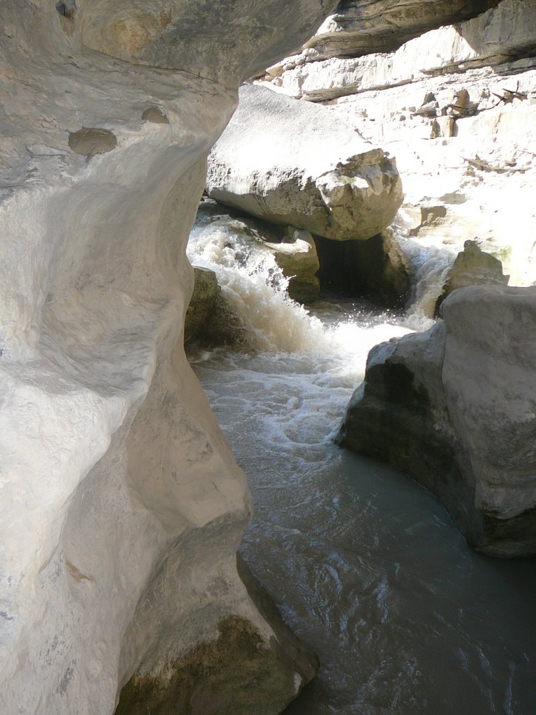 Gorges de la Méouge, Le calme après les tourbillons by Soleiade-Provence