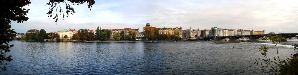 Panoráma Vltavy (25.10.2009) by lorenzlubos