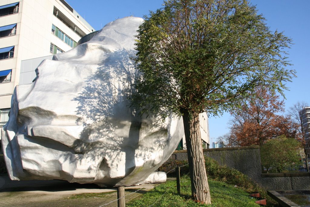 Keivorm met knotwilg, entree Mesos Oudenrijn Ziekenhuis by Carl030nl