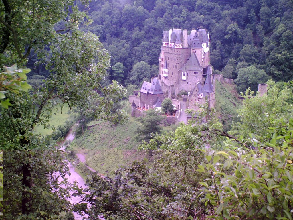 Burg Eltz by volker reiz