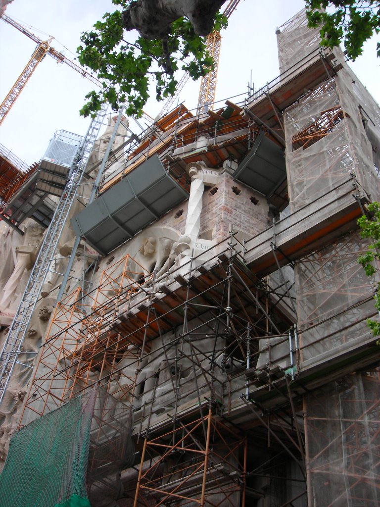 Obras en la Sagrada Familia. Abril de 2008 by viajeroandaluz