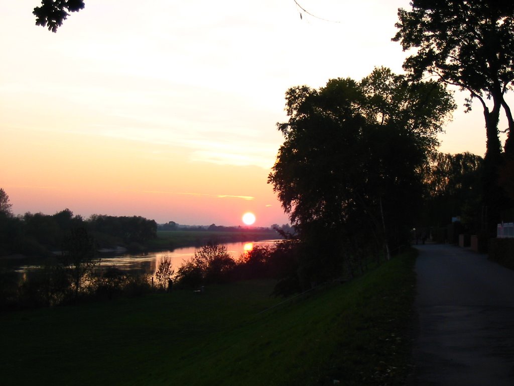 Sonnenuntergang über der Weser vom Badener Berg by yosef79