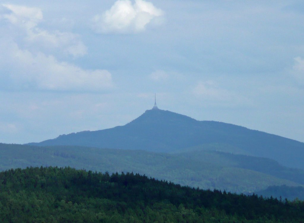 Berg Jeschken in Tschechien, fotografiert von Lückendorf im Zittauer Gebirge by Zoomer