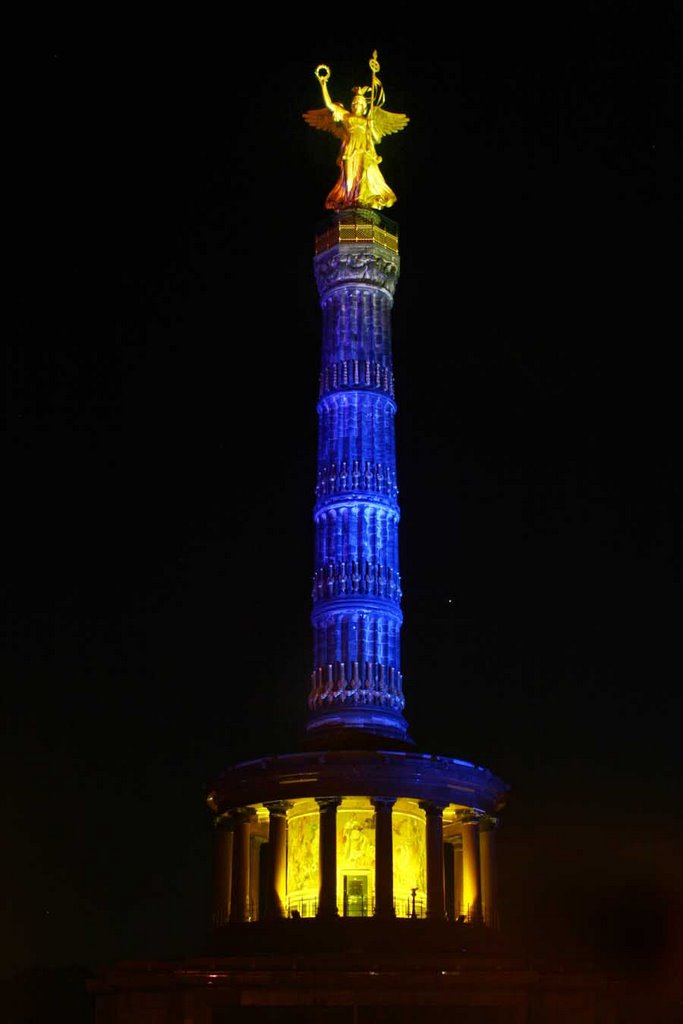 Triumphal column by Steve Boehm