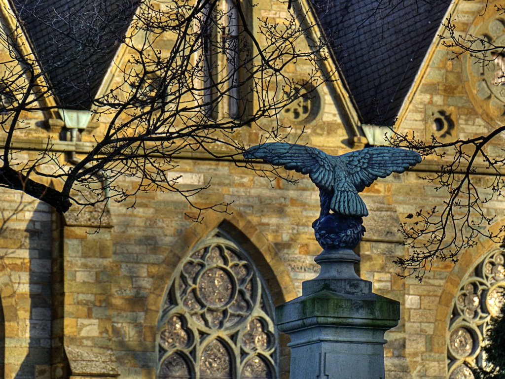 Anröchte, Detail Kriegerdenkmal vor Kirche by UlRai