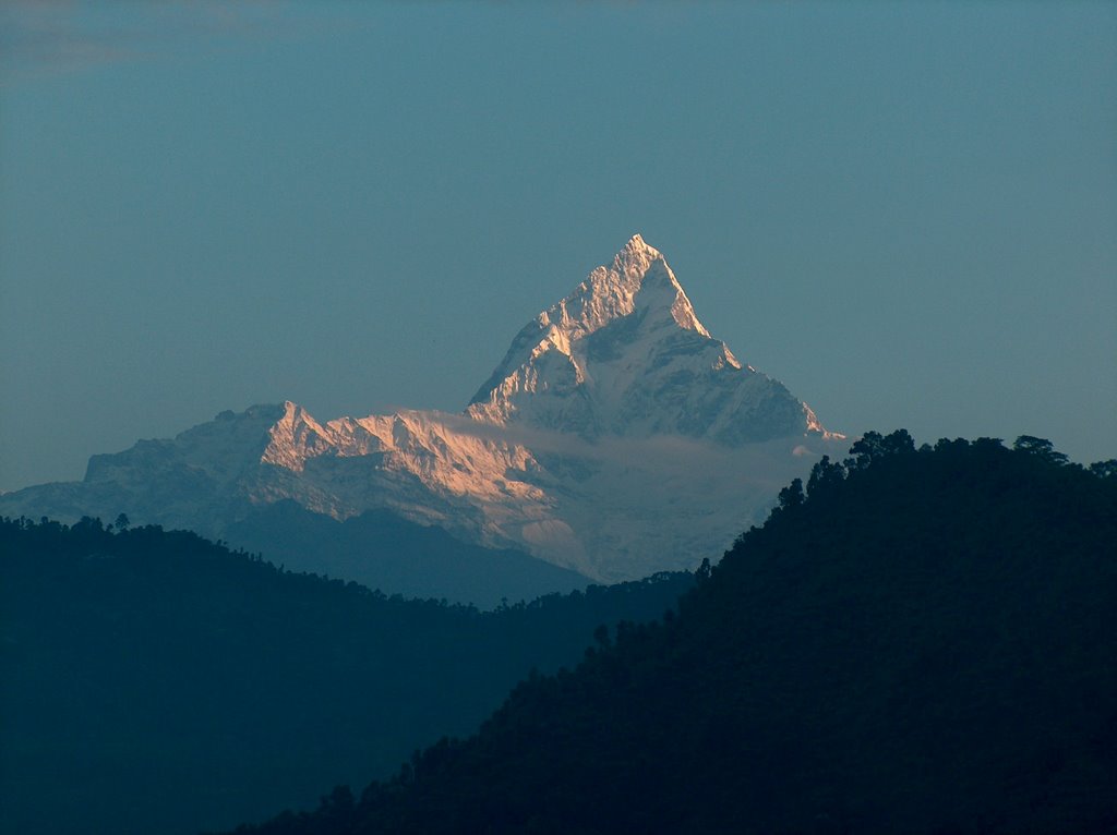 Machapuchhare peak 6997 m by Péter Kesselyák