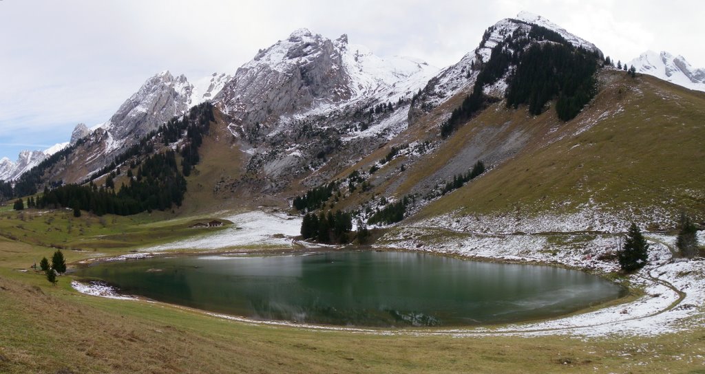 Lac des Confins by Ludo M