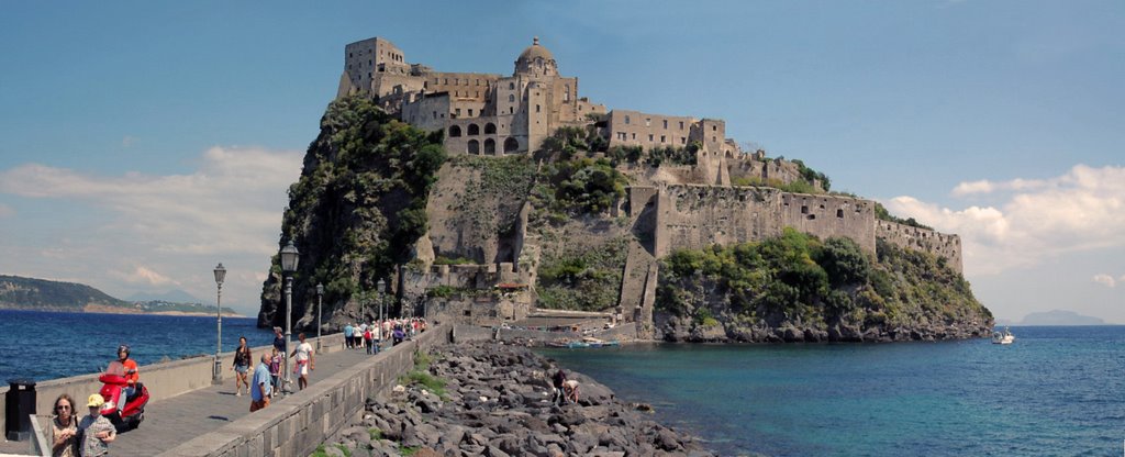 Castello Aragonese by rolfcosar