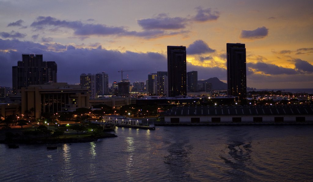 Early Morning in Honolulu Hawaii photo by Hoàng Khai Nhan by Hoàng Khai Nhan