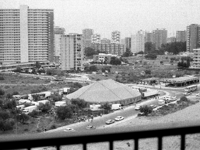 Circo en la Playa S. Juan - 1982 (by vtemz) by vtemz