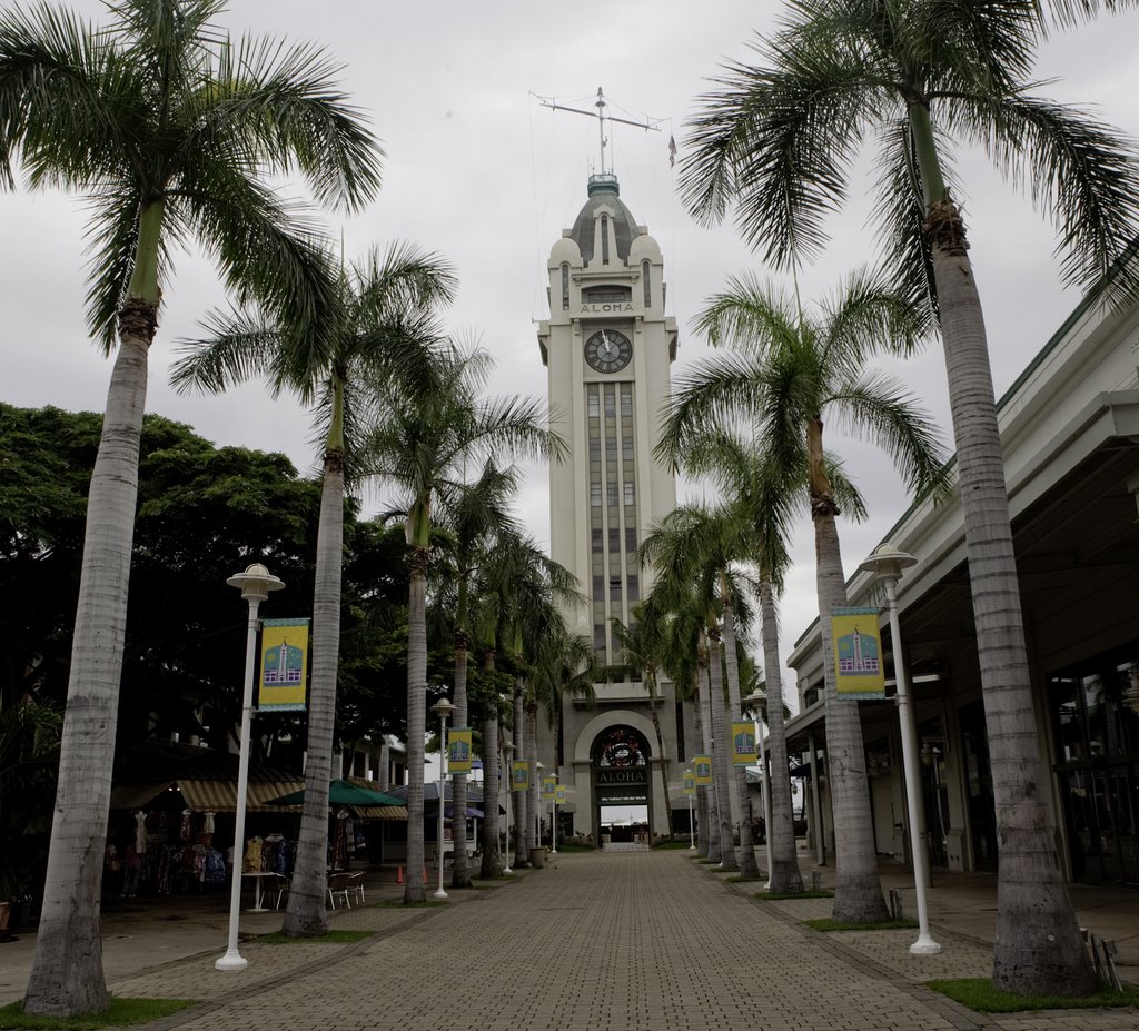 Aloha Tower, Honolulu, Hawaii - Photo by Hoàng Khai Nhan by Hoàng Khai Nhan