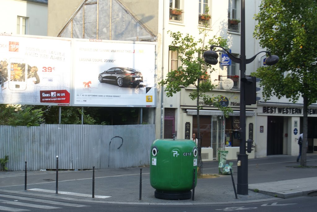 A big bin at Ave D'Italie / Rue du Docteur Laurent by Edward Ng