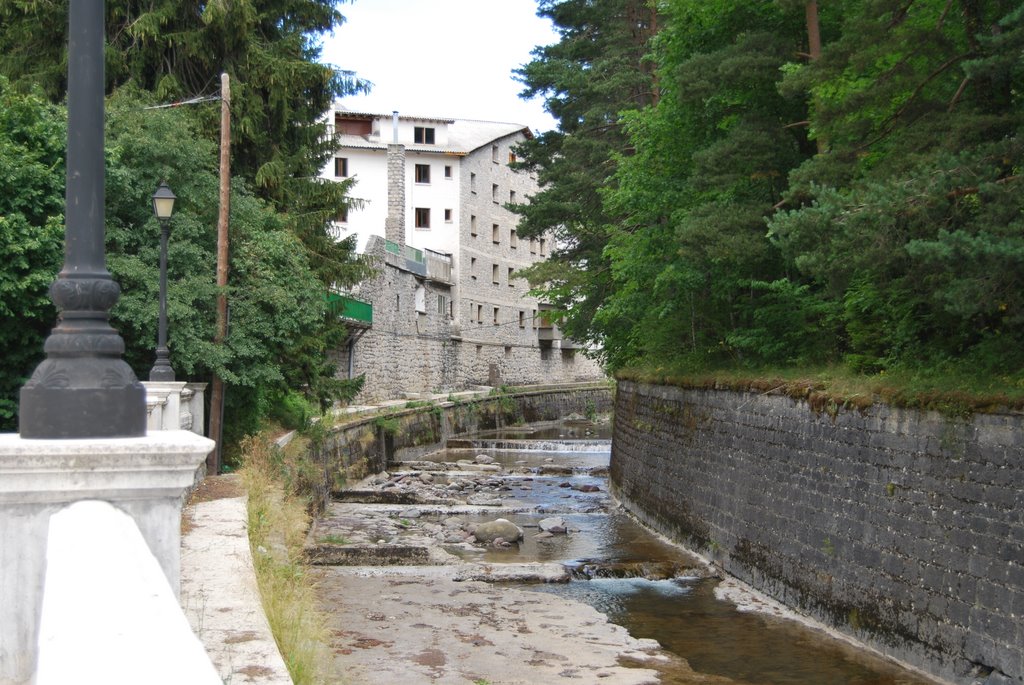 Canalizacion del Río Aragón by Rosaflor