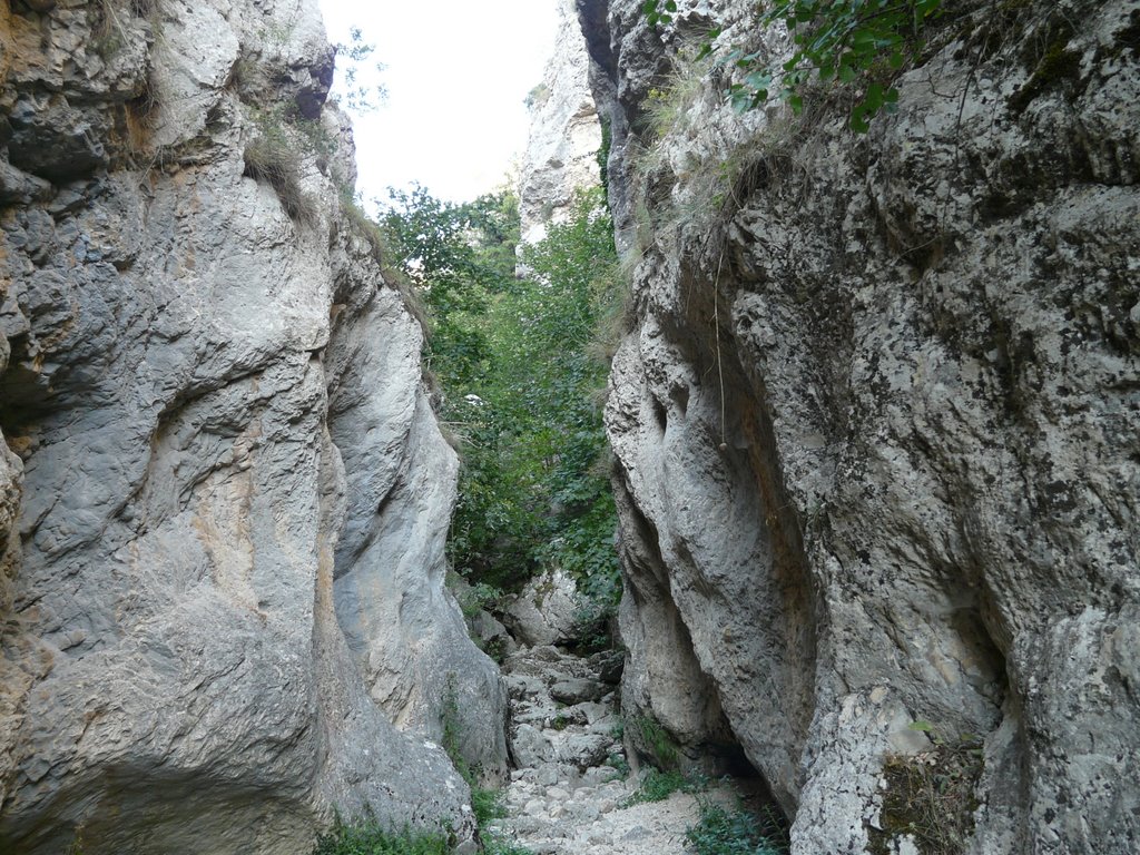 Gorges de Célano, Italie. by Michel  Piccoli