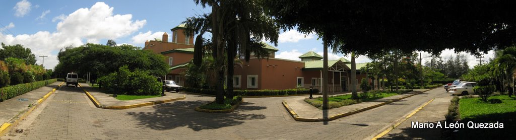 Antiguo Instituto Pedagógico de Diriamba (hoy Hospital) 2009 by Mario Leon Quezada