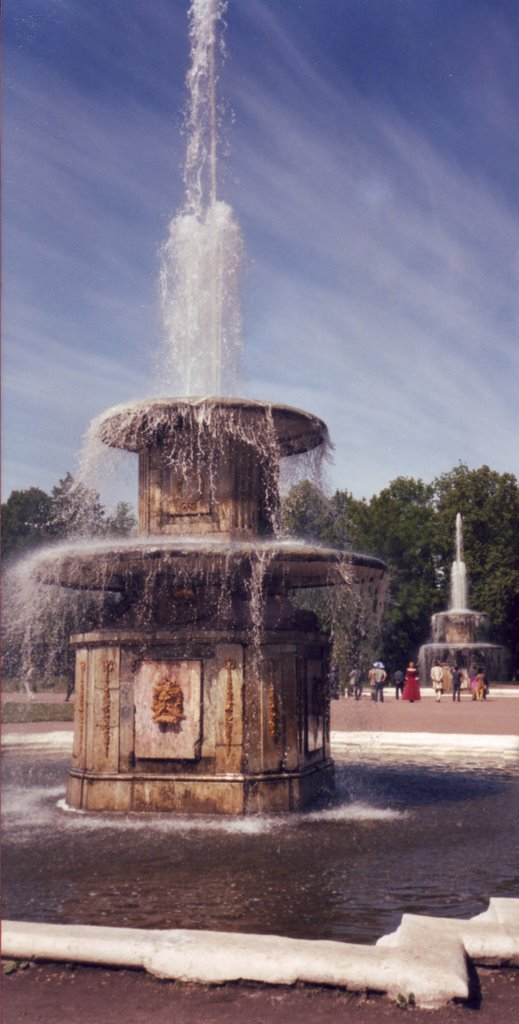 Peterhof big fountain by justidutch