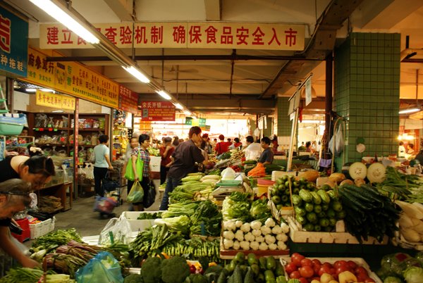 Small market in Shenzhen by gomeztagle