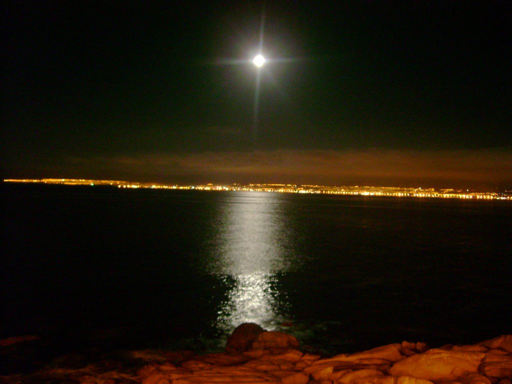 Luna Llena en la Bahia de Coquimbo by puerto_urbano