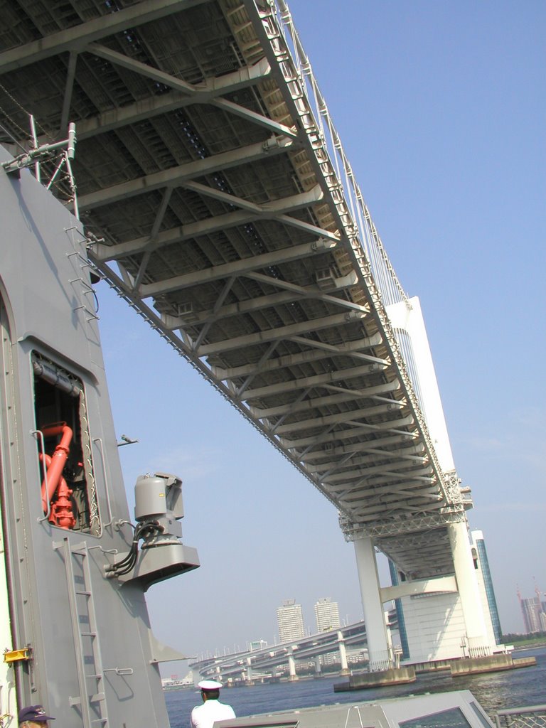 Rainbow bridge from the under by 大瀧正人