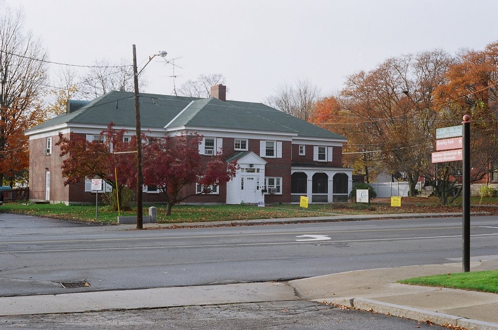 Recently trimmed buidling on Concord Street by dchogan