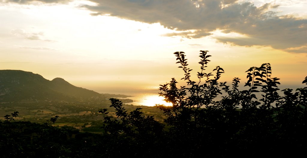 Coucher de soleil à PIGNA by markjone