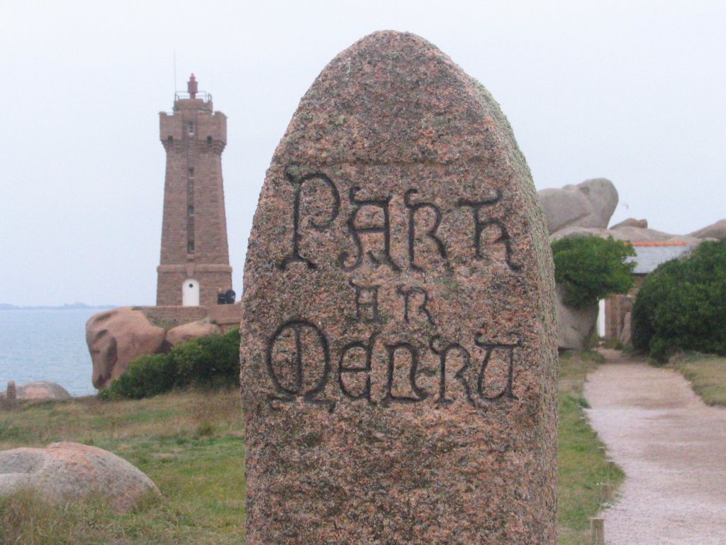 Le phare de Ploumanac'h by mdarsigny