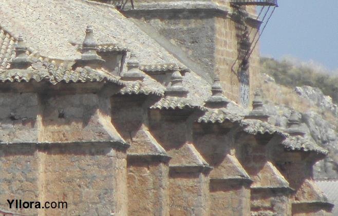 Contrafuertes de la Iglesia de Íllora by HilloraBlog