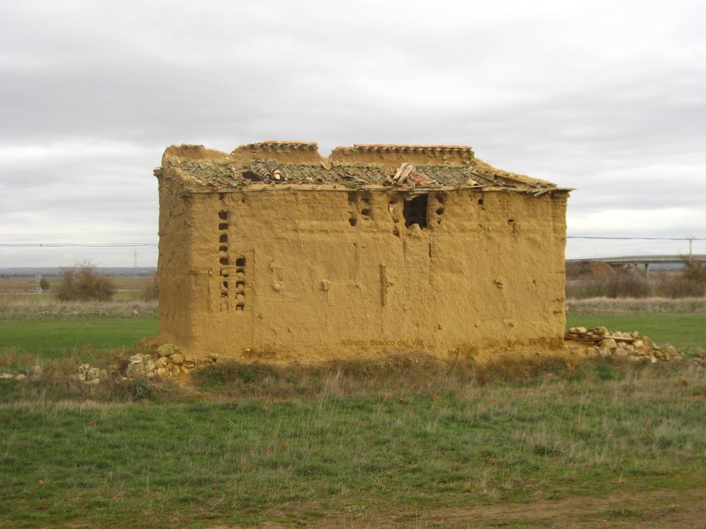 Palomar rectangular-Villamartín de Campos by Alfredo Blanco del Val