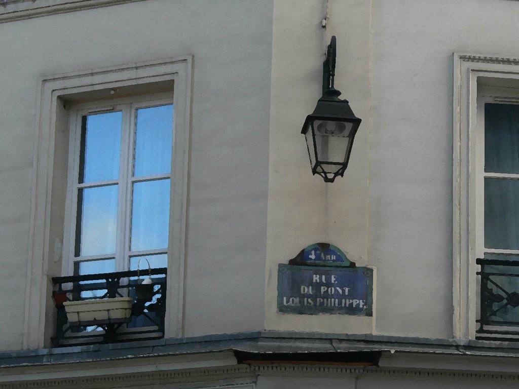 20061101 Paris 4 - rue du Pont Louis Philippe by Voltarene