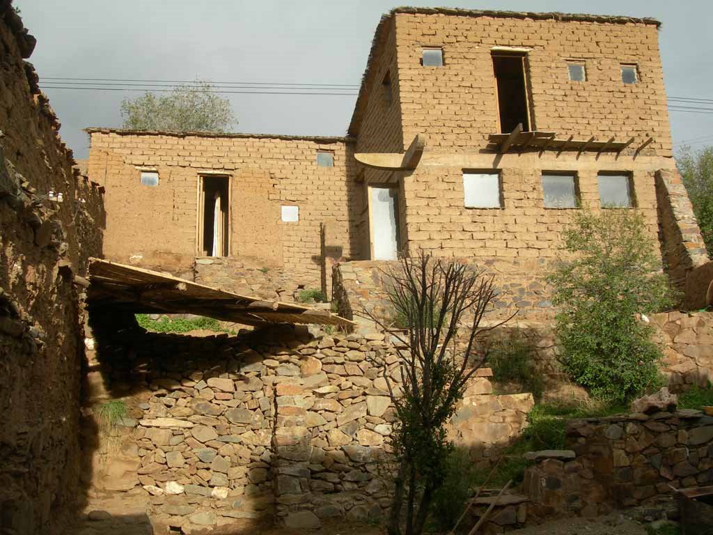 Casa Tierra Construida : Santa Catalina / TC by Terre Construite / Tierra Construida