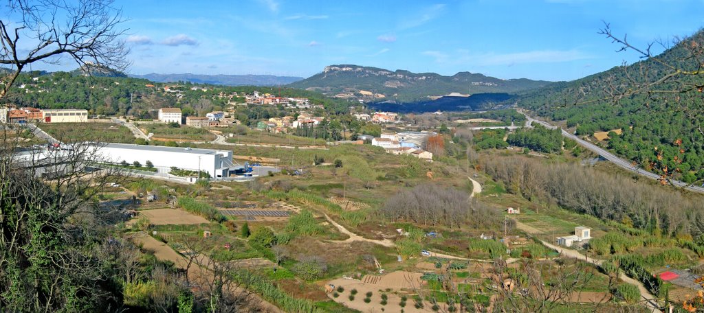 La Barquera: Panoràmica des de l'Abric Romaní direcció N by joan miquel