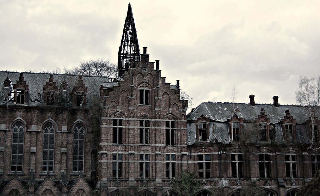 Abandoned castle of Mesen, Lede, Belgium by jp?