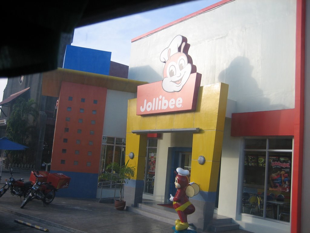 Jollibee in Batac, Illocos Norte by virus86