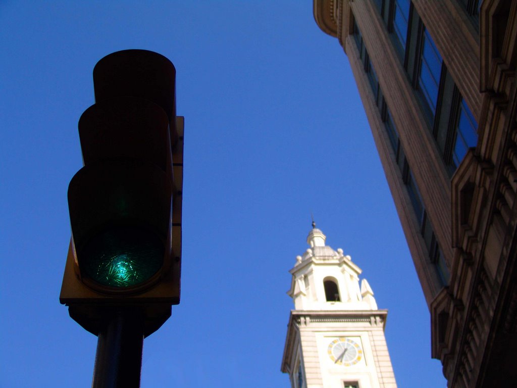 Farola e iglesia by eliajh_baley