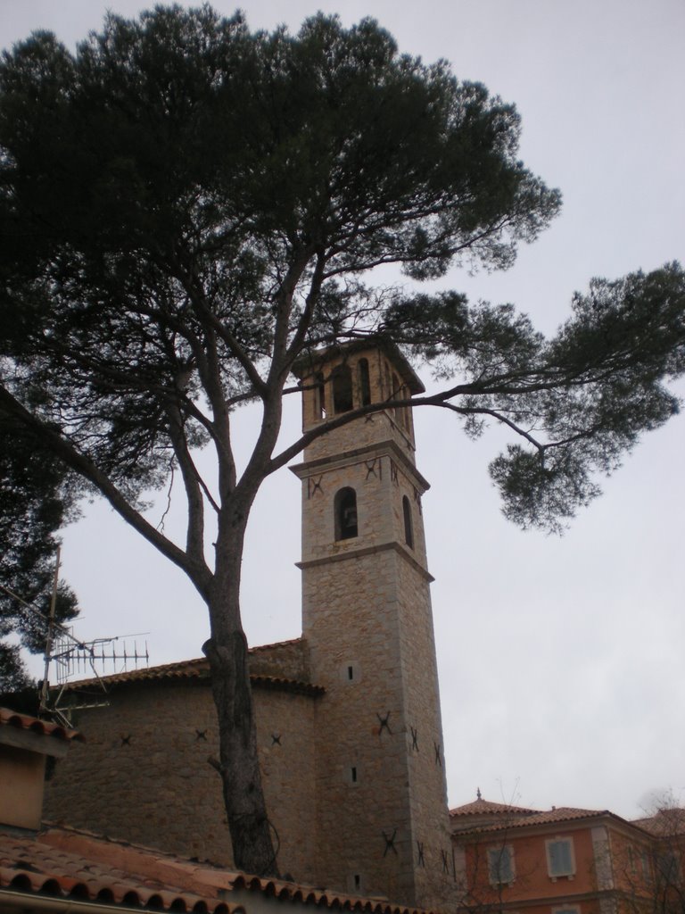 Le clocher de l'église de Carqueiranne (Var) by Garçon Marcel