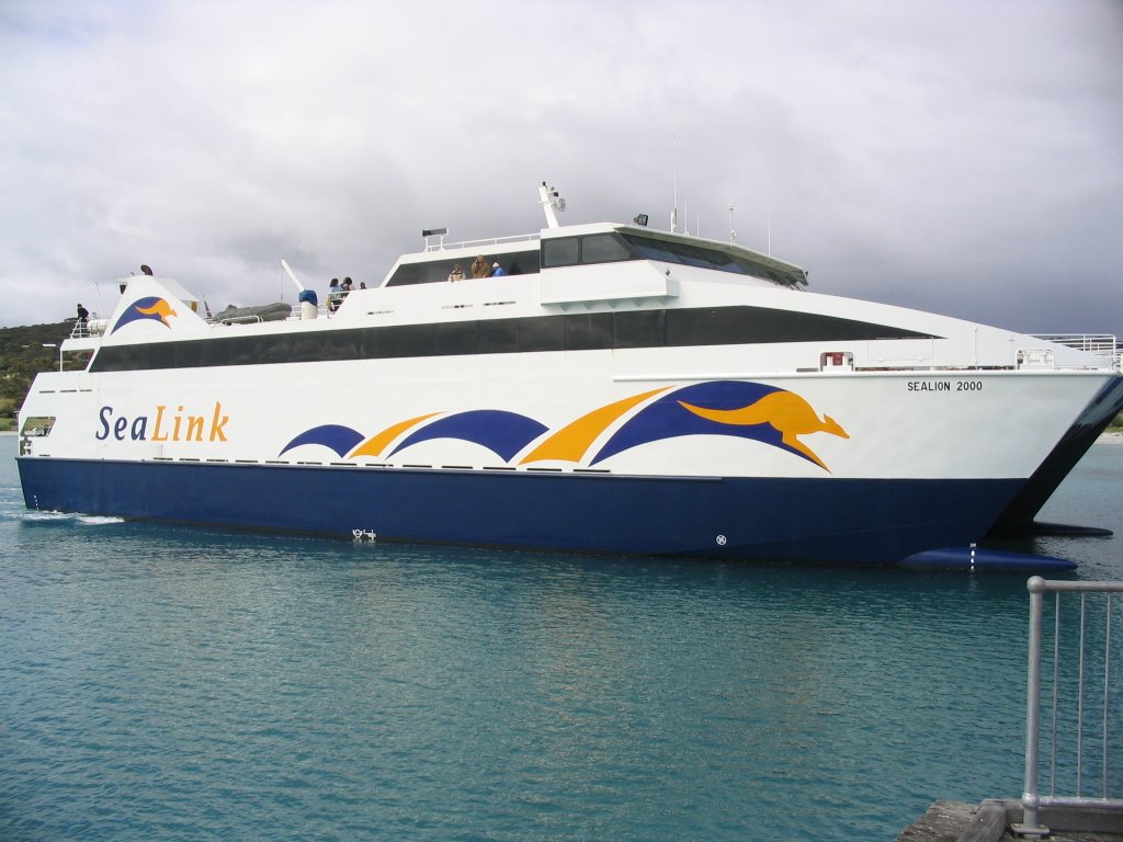 SeaLink Ferry at Penneshaw by XL