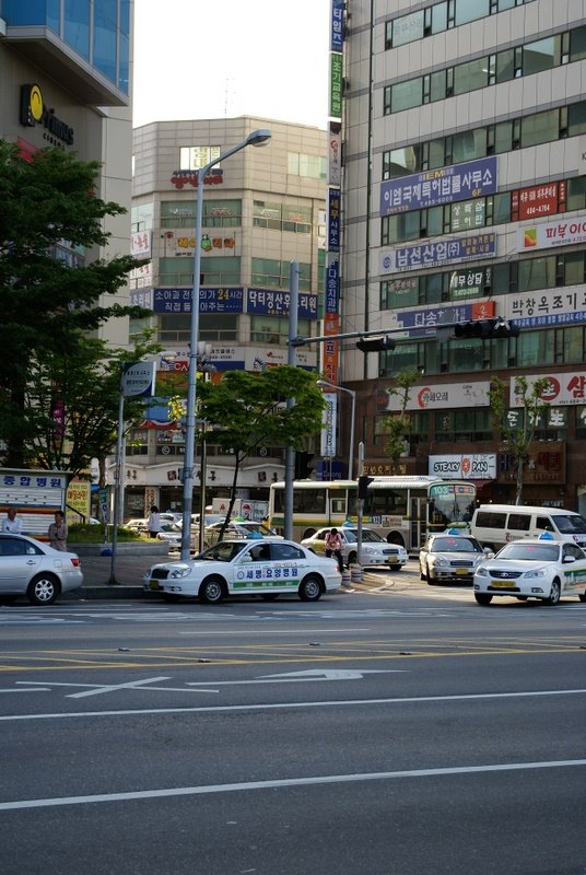 Between Stargate and Taejeon Government Complex by Daeng