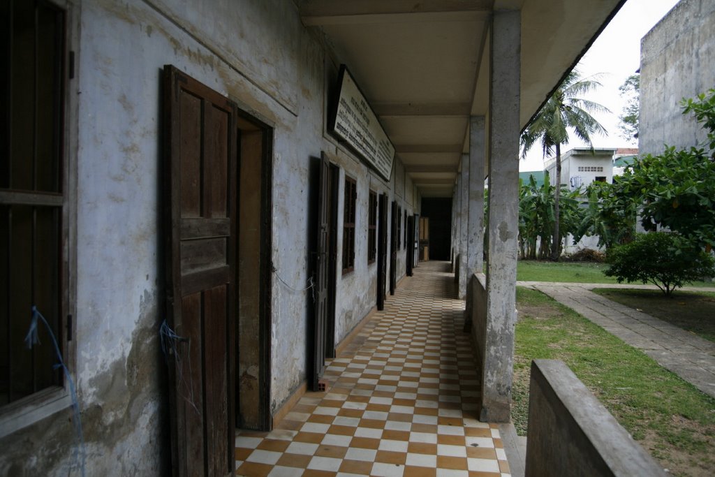 Tuol Sleng Genocide Museum by kyle ma