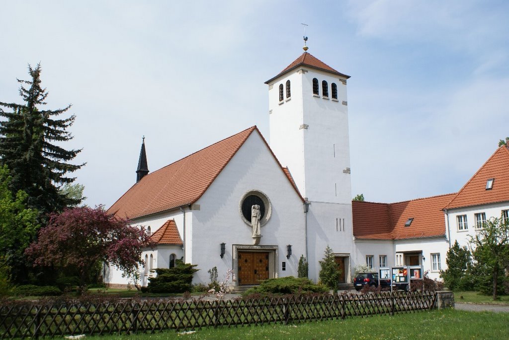 Kath. Kirche "Dreiheiligkeit" Dessau by Altmeister