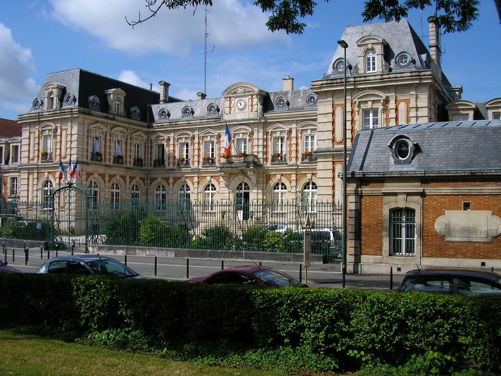 La préfecture de la Haute-Marne by Jean-Louis Claes