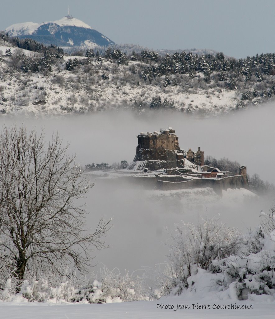 Chateau de Murol sur fond de Puy-de-Dôme by Courchigorria